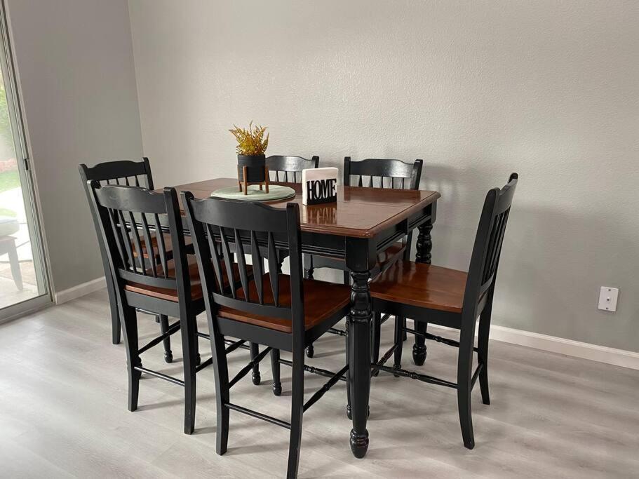 Comfortable Family Home ラスベガス エクステリア 写真