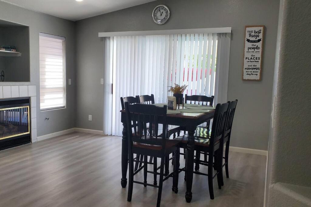Comfortable Family Home ラスベガス エクステリア 写真